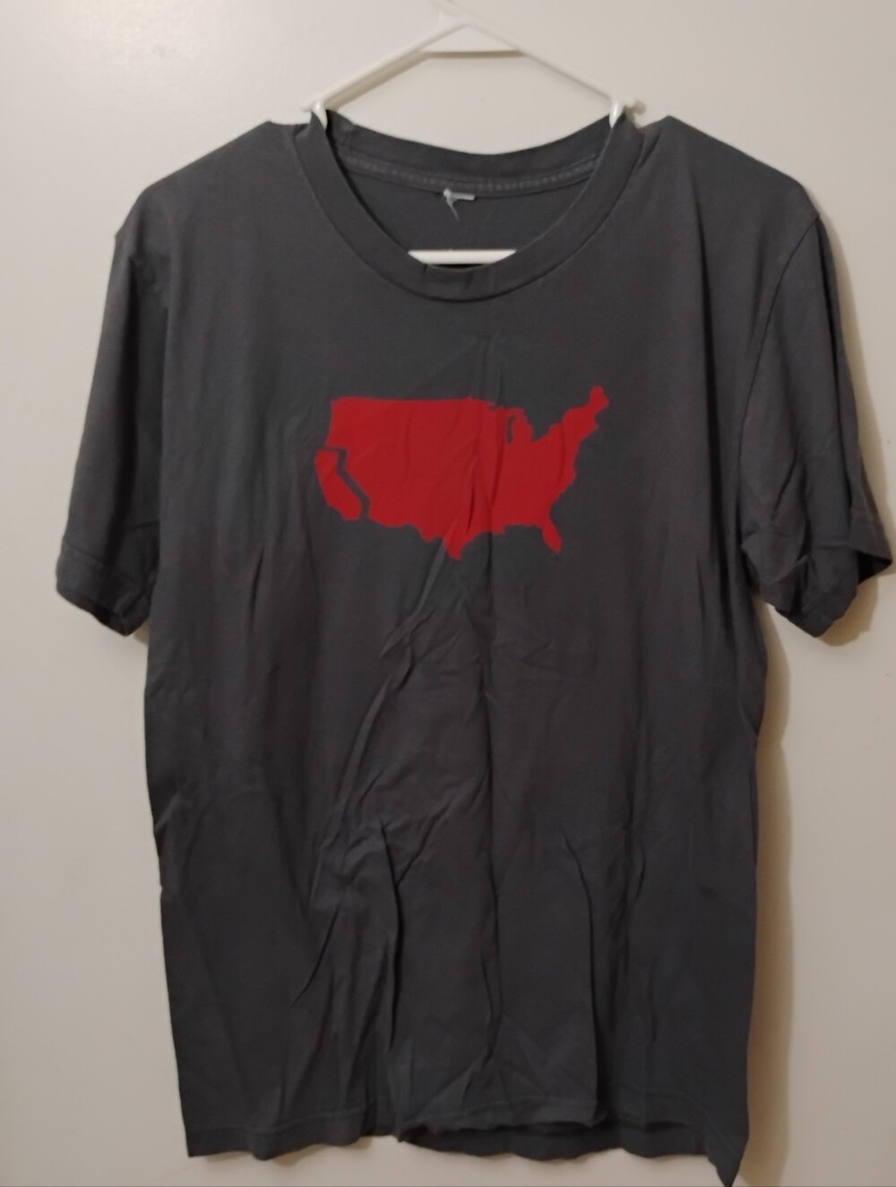 Men's Charcoal Gray T-Shirt with Red USA Map Graphic
